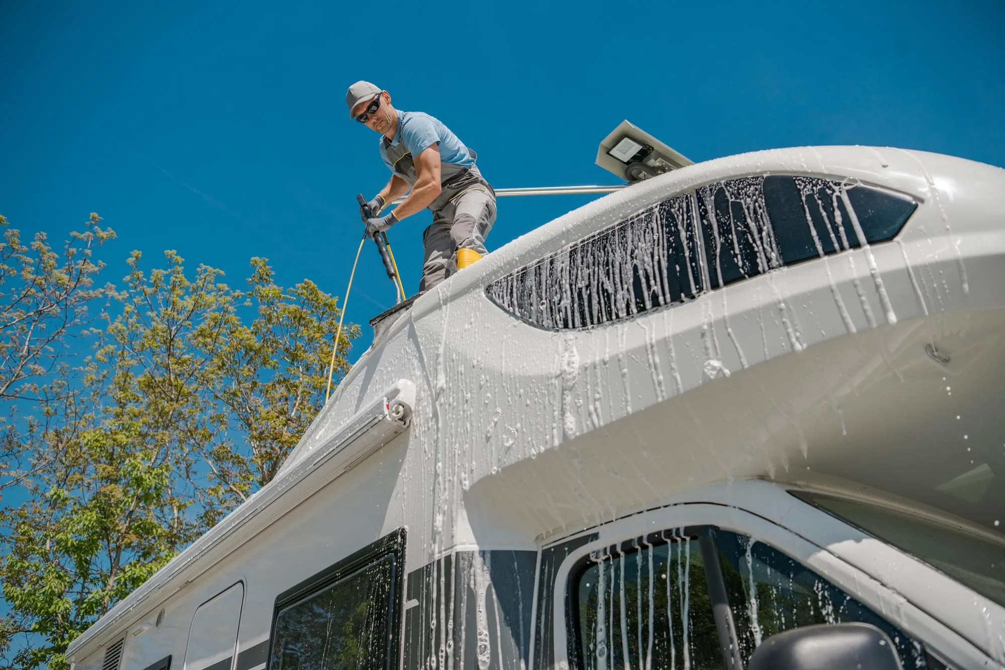 Fleet Truck Wash: How to Ensure Your Trucks Look Their Best Year-Round