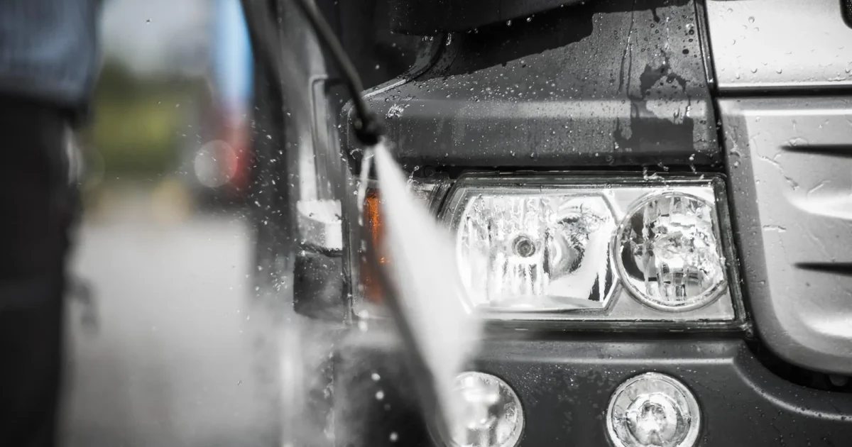 How Fleet Truck Washes Keep Your Vehicles Efficient and Running Smoothly