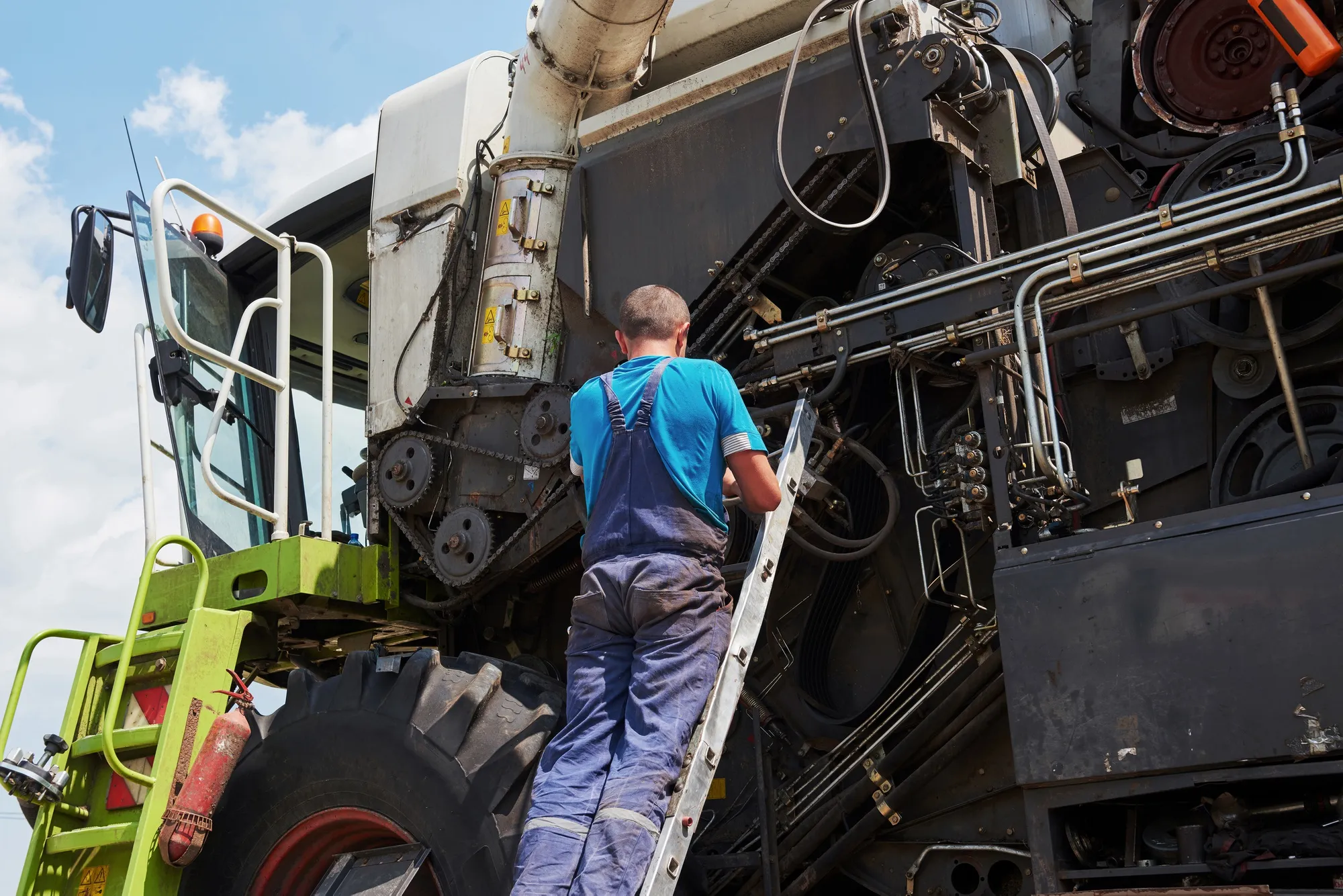 Why You Should Invest in Heavy Equipment Pressure Washing Today