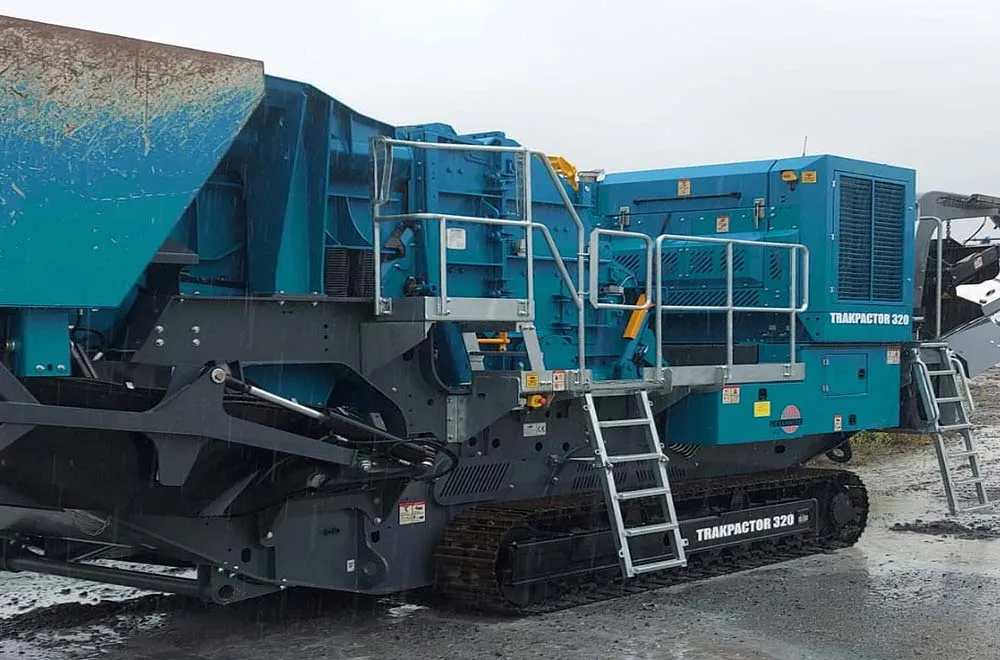 Washing heavy tools and heavy machinery