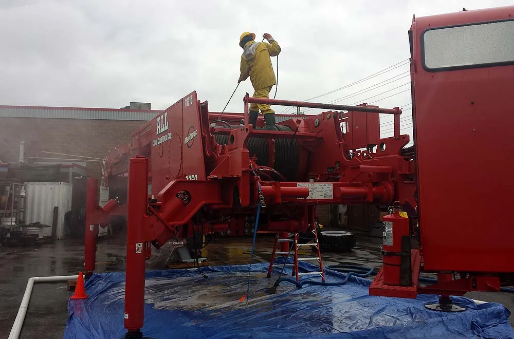 Washing heavy tools and heavy machinery